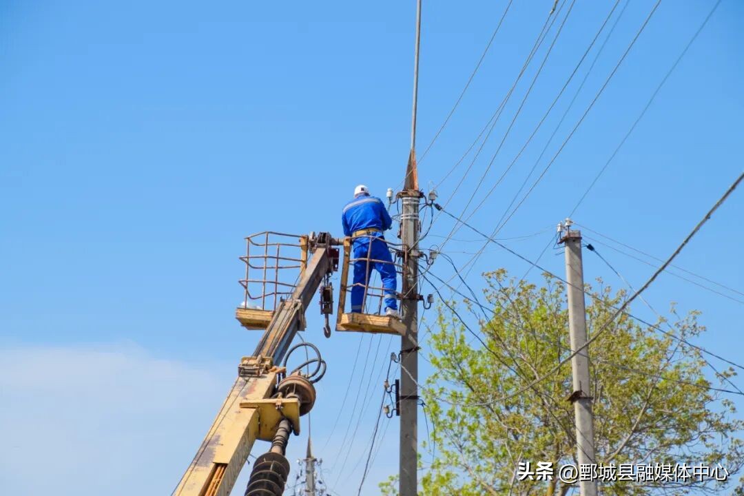 违章作业行为安全自查_高处作业安全带规范_违章警示